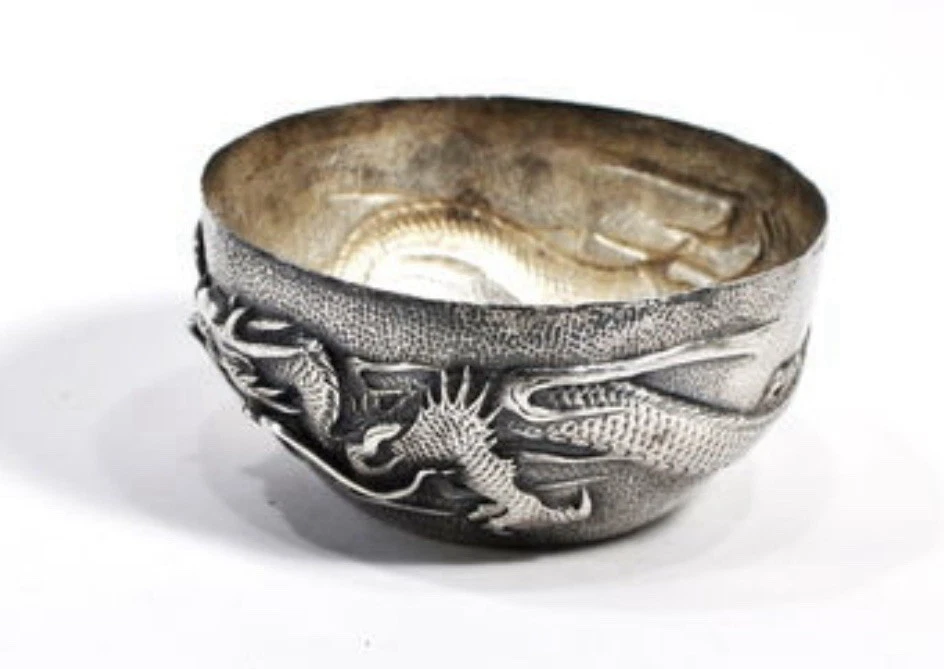 Antiguo cuenco japonés Meiji plateado dragón firmado Foto 3 de 4