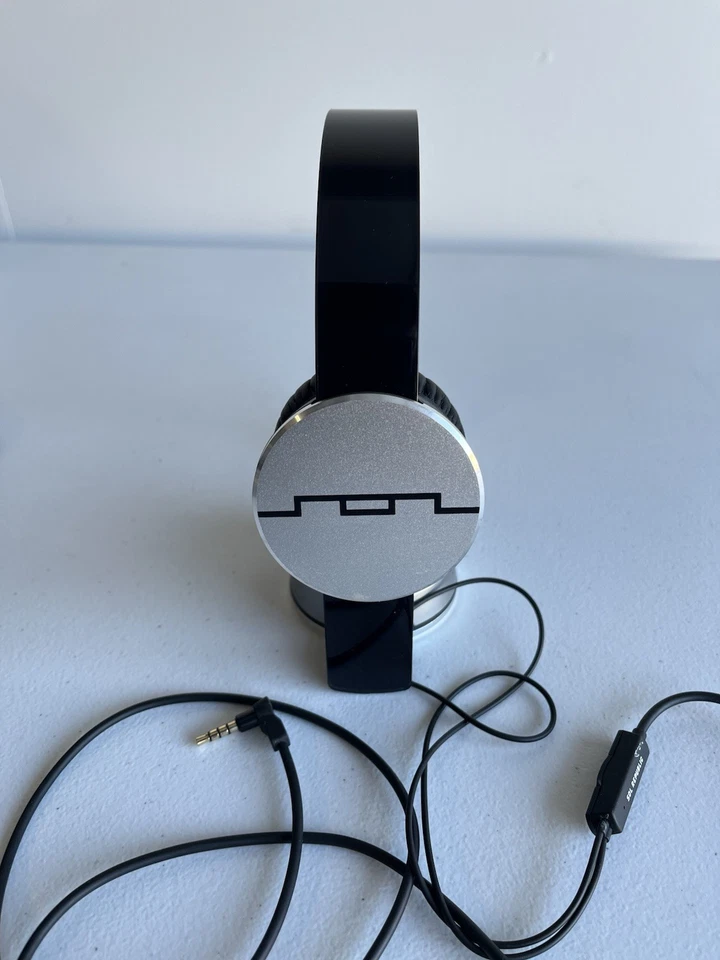 Auriculares internos SOL REPUBLIC Tracks HD V10 plateados negros Foto 3 de 4