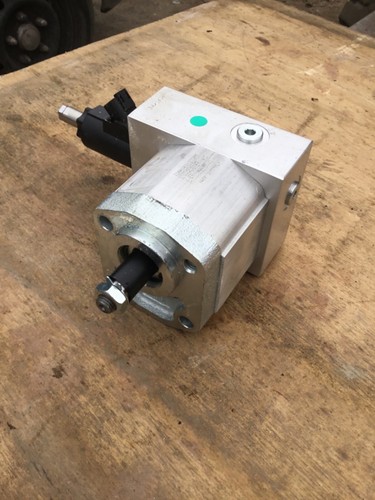 GENUINE JCB 12v HYDRAULIC FAN MOTOR P/N 333/D4254