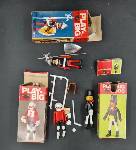 3 vintage PLAYBIG / Playmobil style 70s West Germany used sold as they are