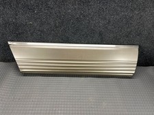 Mercedes-Benz S W126 1984 Hinten rechts Beplankung Türleiste Zierleiste hinten Mercedes-Benz S W126 1984 Hinten rechts Beplankung Türleiste Zierleiste hinten