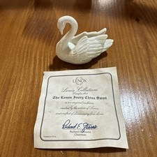 Vtg Lenox Swan Ivory Fine China Porcelain Place Card Holder Wedding Cake Topper