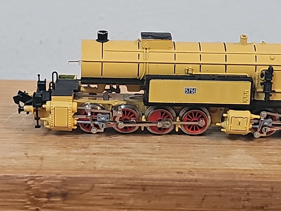 Arnold 2277 K.Bay.Sts.B. BR96 0-8-8-0 Mallet Steam Loco Yellow N Scale Read - Image 3 of 4