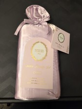 Maison Des Fleur's Paris 4 Piece Satin Beauty Set