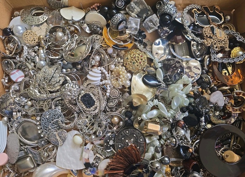 3 LBS White Black craft JUNK SCRAP Jewelry Lot Harvest Salvage RHINESTONE