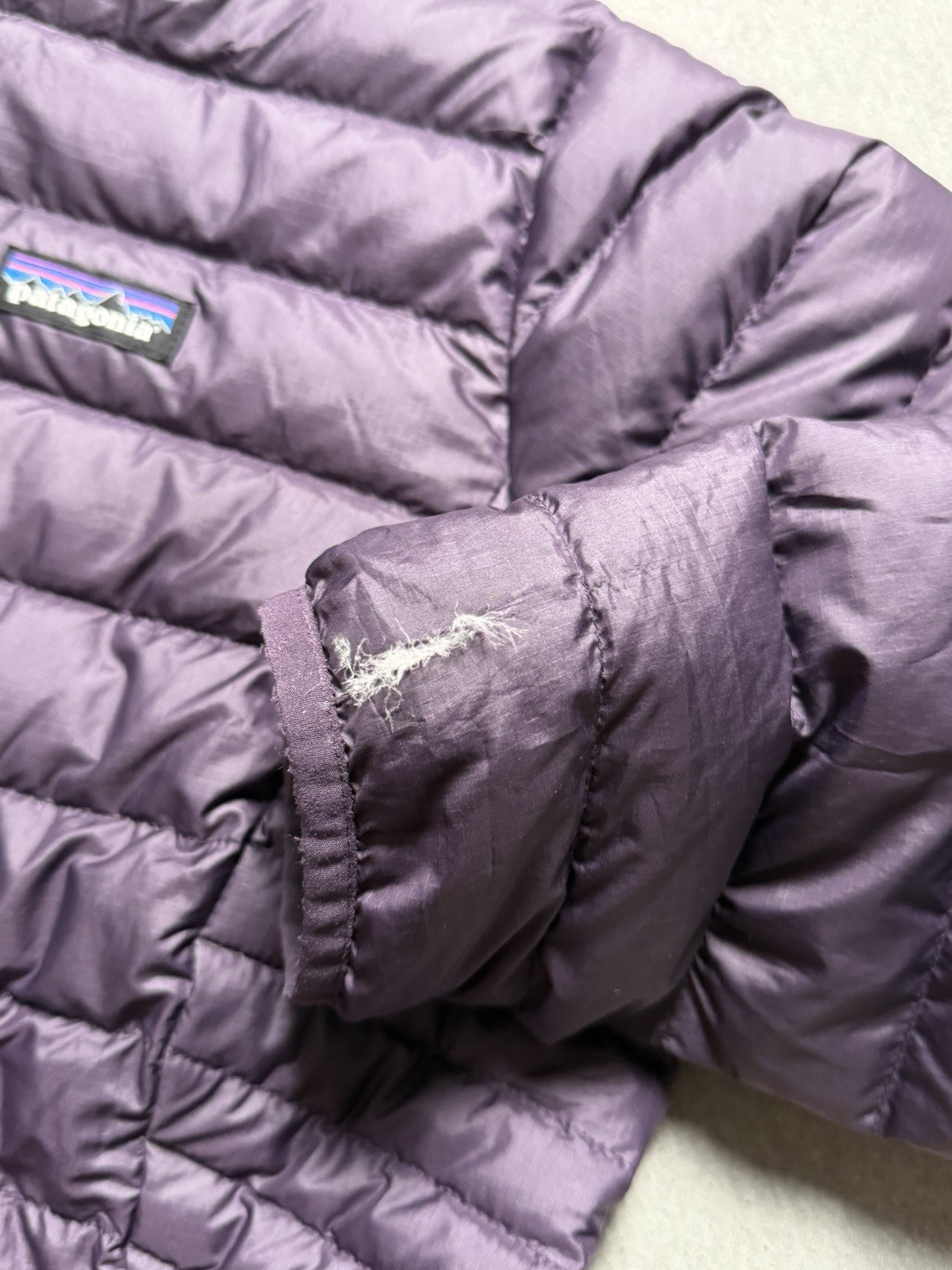 Patagonia Jacket Womens XL Purple Goose Down Sweater Puffer Full Zip 84683 HOLE thumbnail 2