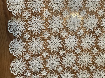 Antique Tablecloth ~ Hand Knotted Chrysanthemum Bobbin Filet Lace Crochet ~ Ecru