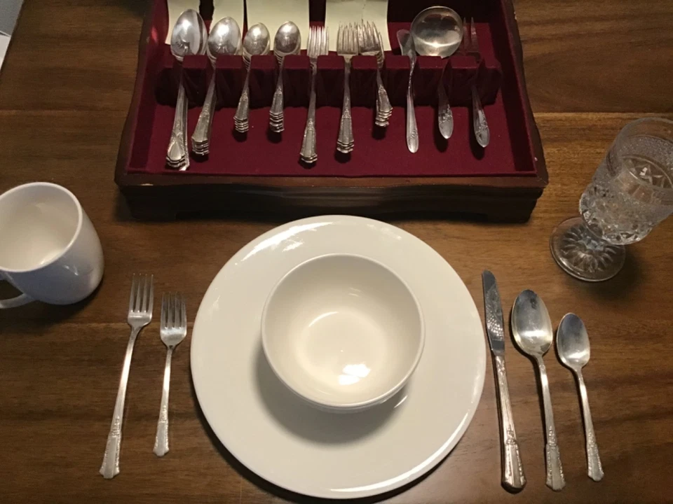 Mundial. Juego de cubiertos Rogers 1940 vintage plateado 133 piezas Foto 2 de 4