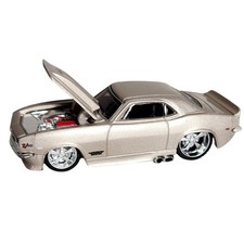 Maisto 1968 Chevrolet Camaro argento metallizzato con cappuccio apertura e pneumatici in gomma 1:64