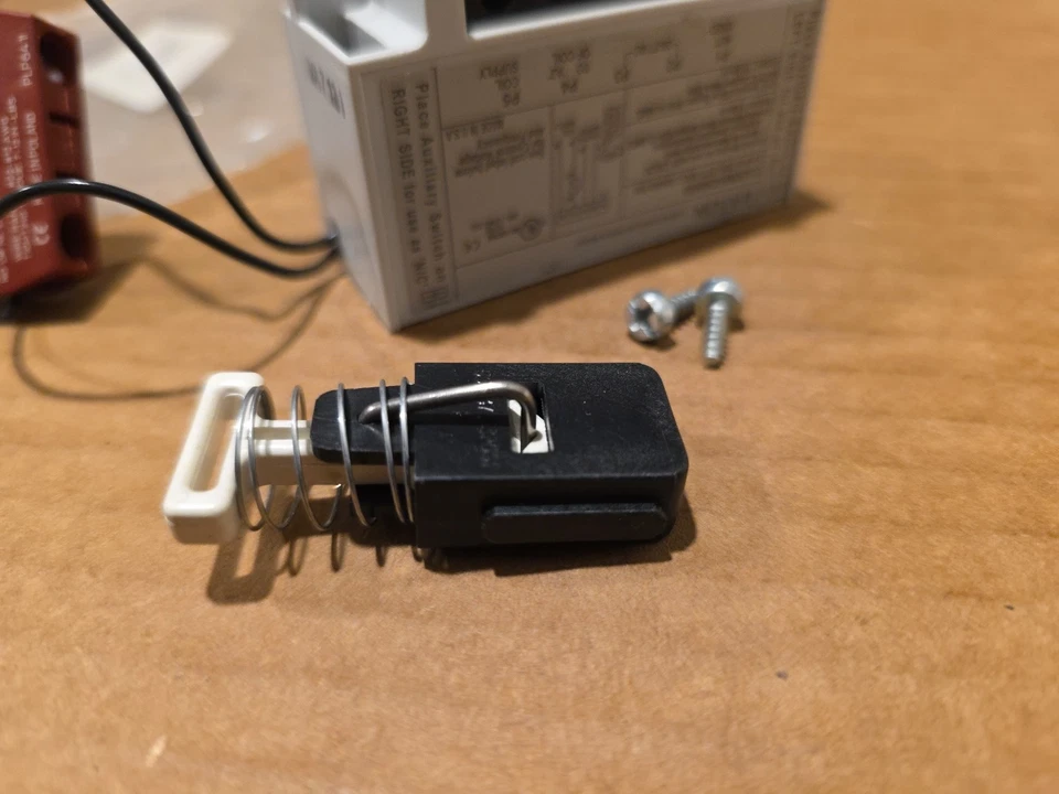 Eaton Cutler Hammer 2- Wire Mechanically Held Lighting Contactor Cat: C320MH2WH0 - Image 4 of 4