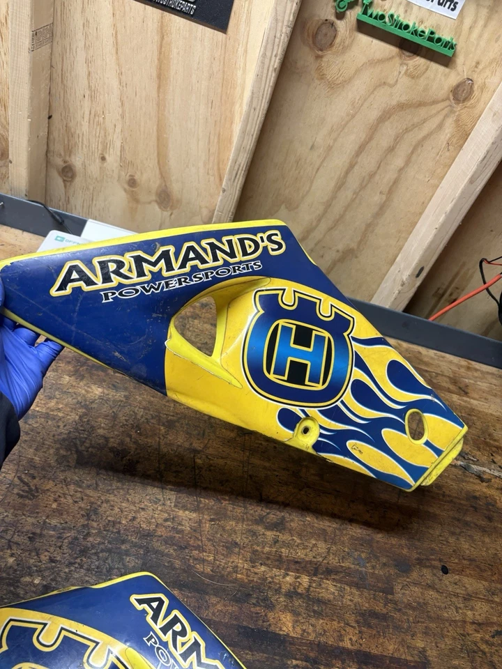 Fundas laterales originales UFO Plastics Husqvarna CR250/CR125 2000-2003 Foto 3 de 4