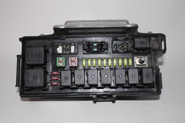 2004 2005 Dodge Durango Fuse Box Assembly Module P56040661aj