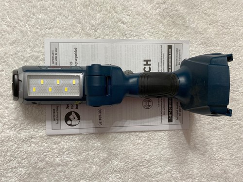 New Bosch GLI18V-300 18V Led Work 300 Lumen Flashlight Jobsite Pivoting Li-ion - Picture 5 of 5