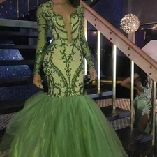 Green Mermaid Prom Dresses Sheer Plunging Neckline Sequins Lace Applique Gowns