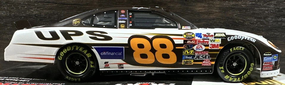 2005 Dale Jarrett #88 UPS Ford Taurus 1/24 Action NASCAR Diecast - Image 4 of 4