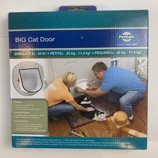 Petsafe Locking Big Cat Small Dog Door, Pets up to 25 lb, Flap 7 1/8 x 7 1/4 NEW