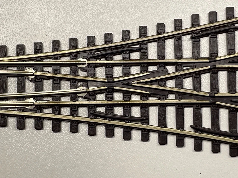 Peco Streamline SL99XX Insulfrog 3-Way Medium Turnout + Left Hand Point OO Gauge - Image 4 of 4