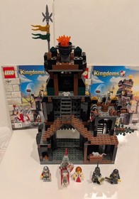 Retired Castle Lego set #7947 Kingdoms Prison Tower Rescue With Figures & Manual