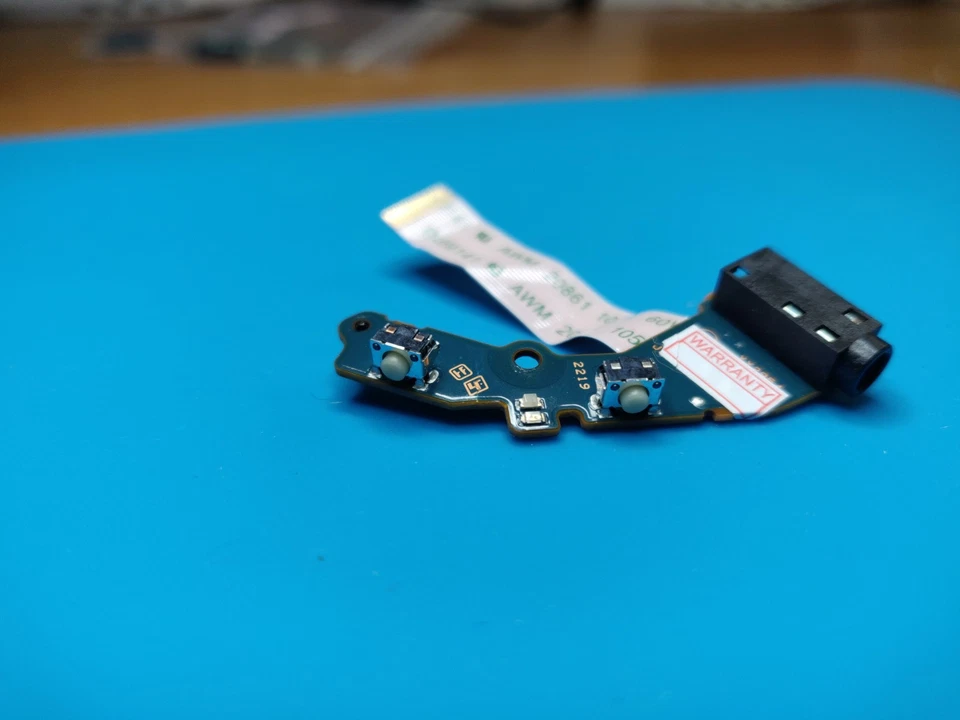 Sony WH-1000XM5 Buttons Auxiliar Jack 3.5 PCBA - Image 3 of 3