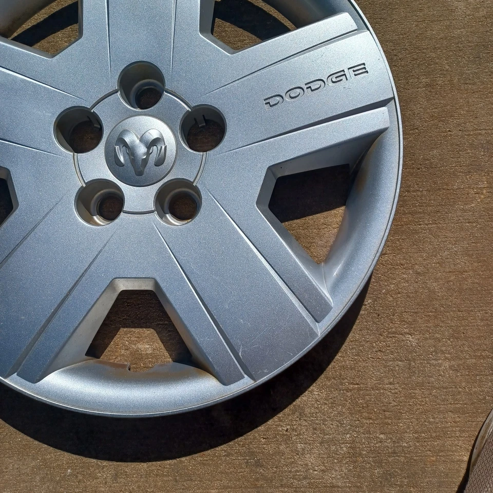 Dodge Avenger hubcap 2008-2011 fits 16" wheel 05272552AA, 8029 02 - Imagem 4 de 4