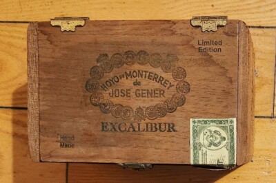 Hoyo De Monterrey de Jose Gener, Engliash Claro Excalibur No. IV, Cigar Box