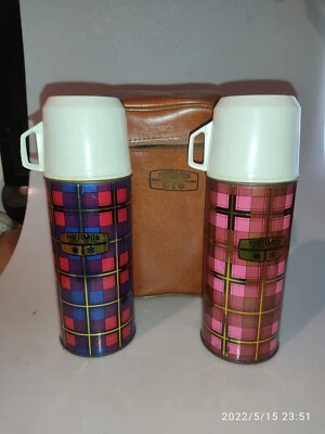 Paire de Thermos des années 70 avec sacoche - Photo 1/4