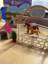 Schleich Horse Club Spielset Pferd/Fohlen mit Zaun/Tor & Hundeh&uuml;tte, Nr. 42458