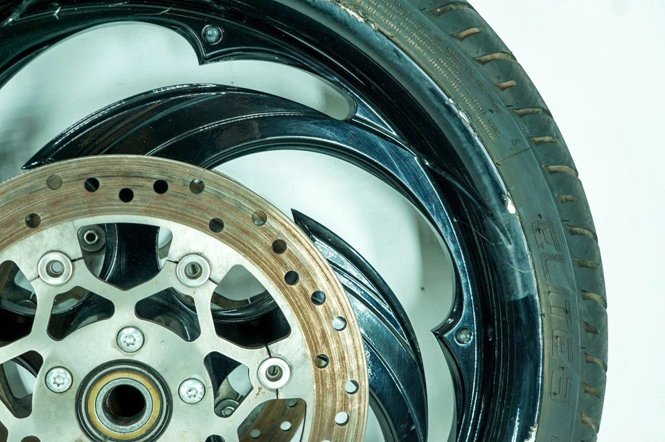 Llanta delantera Harley Freewheeler Trike 20 abolladuras personalizadas 120/70R21 62V 1370 Foto 3 de 4