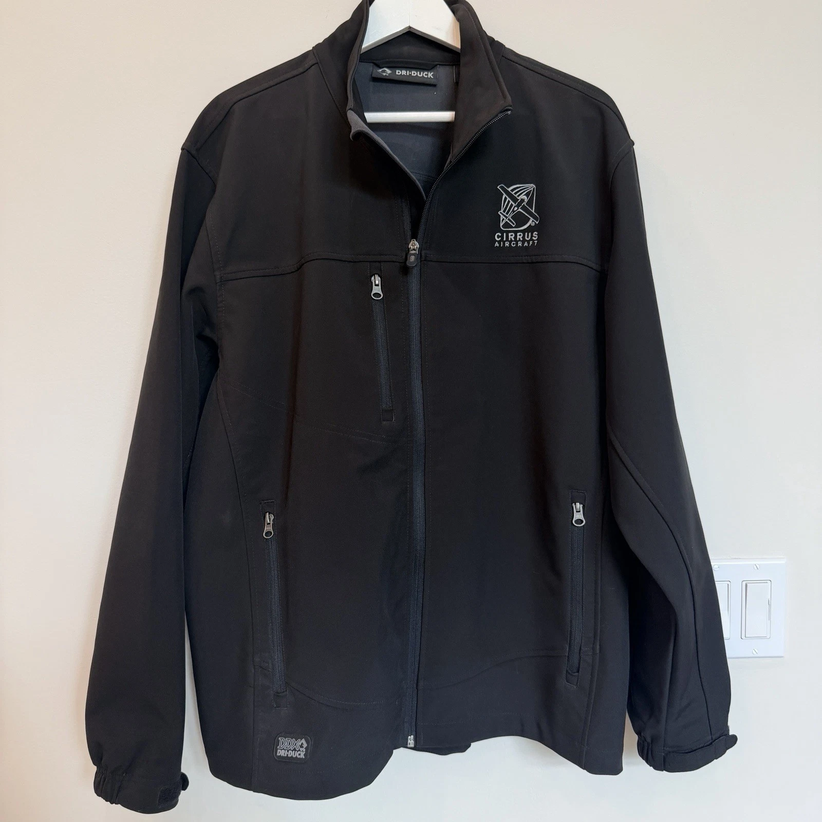 Cirrus Aircraft Dri-Duck Softshell Jacket Mens Large Embroidered Aviation Pilots
Opens in a new wind