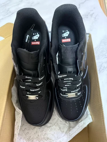 Supreme x Nike Air Force 1 noir