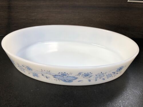 Vintage 1970s Arcopal France Large Oval Oven Casserole Milk Glass Dish VGC - Picture 1 of 3