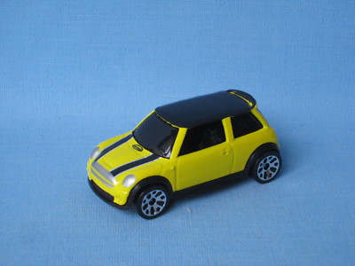 Matchbox Mini Cooper S gelbe Karosserie schwarzes Dach Spielzeug Modellauto 60mm lang in BP b