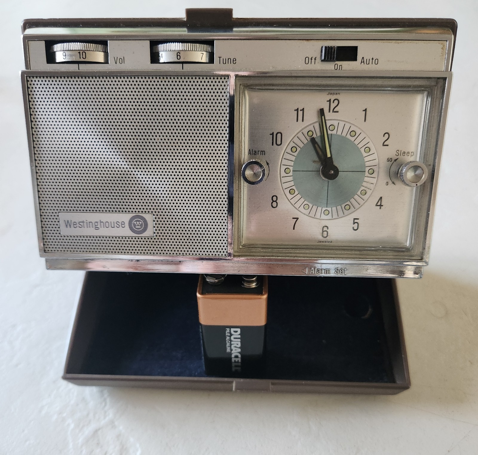 Westinghouse Travel AM Alarm wind up clock Radio H968PLA Clean works , w/ video