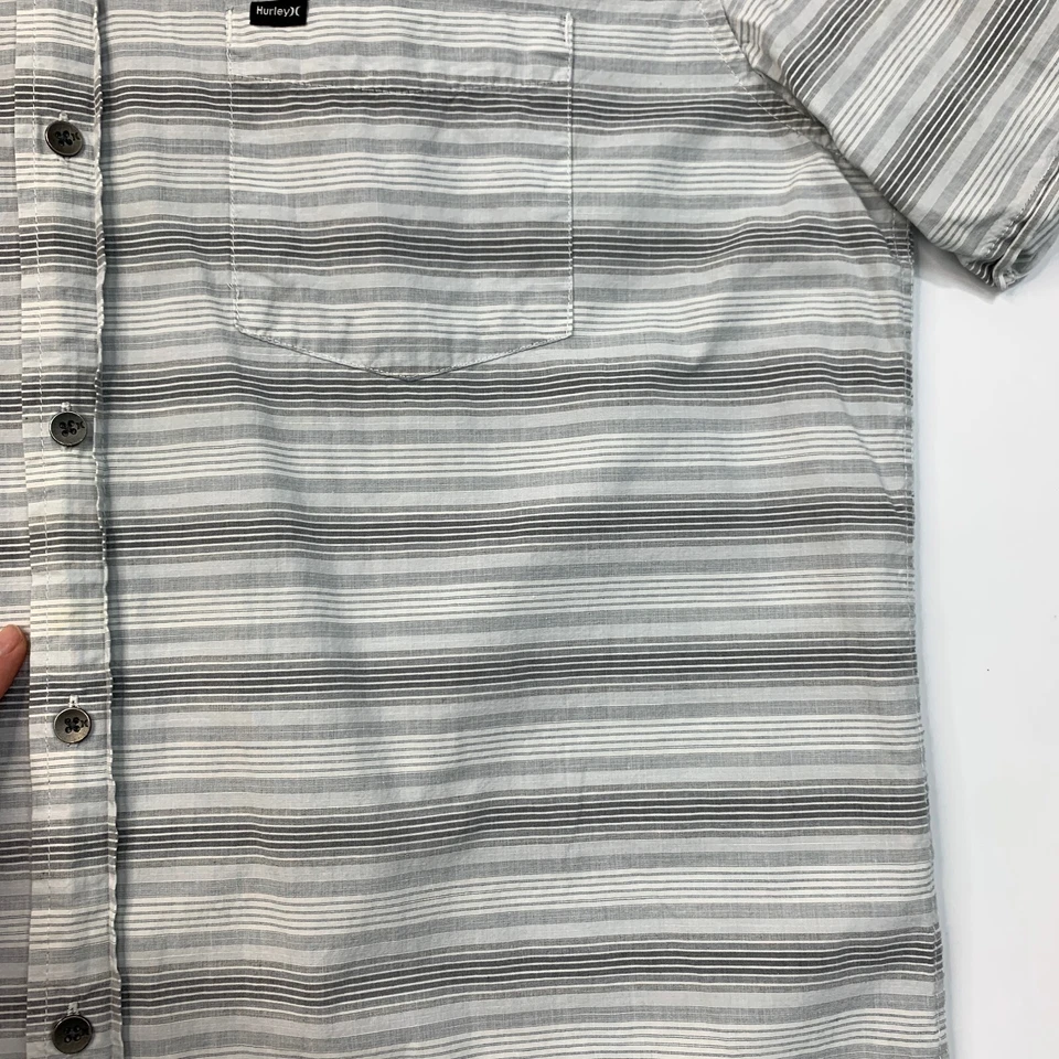 Camisa Hurley Para Hombre L Grande Gris Con Botones Manga Corta Rayas Algodón Bolsillo Foto 3 de 4