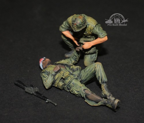 (Pre-Order) Corpsman & WIA Tet`68 (02 figures) Vietnam war 1:35 Pro Built Model - Picture 12 of 12
