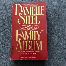 Family Album: A Novel - paperback, Danielle Steel, 0440124344