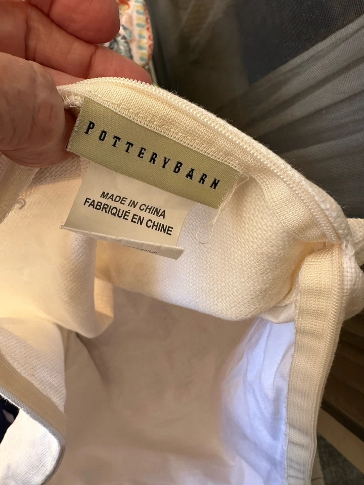 Коралловые наволочки Sea Life от Pottery Barn — вышитые - Изображение 4 из 4