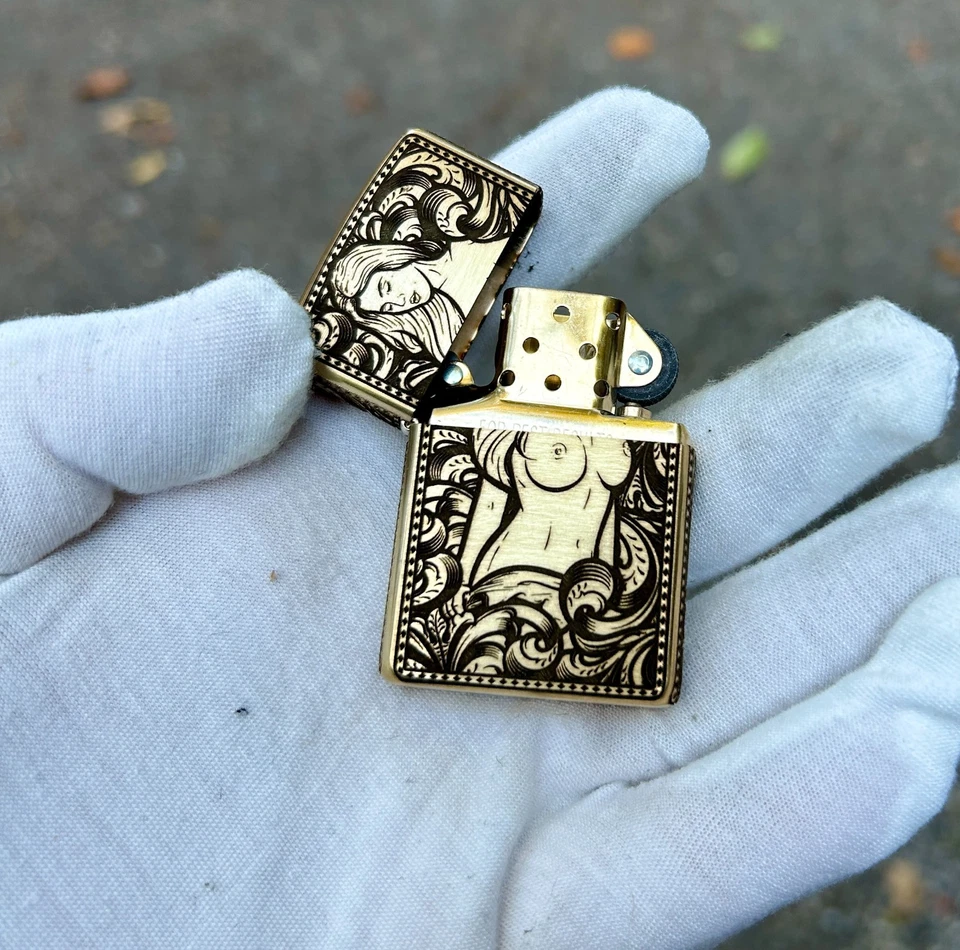 Armadura de latón grabada Pinup Girl Zippo | Hecha en EE. UU. | Estilo vintage coleccionable Foto 4 de 4