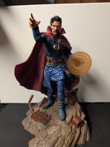 Diamond Select Marvel Doctor Strange Statue