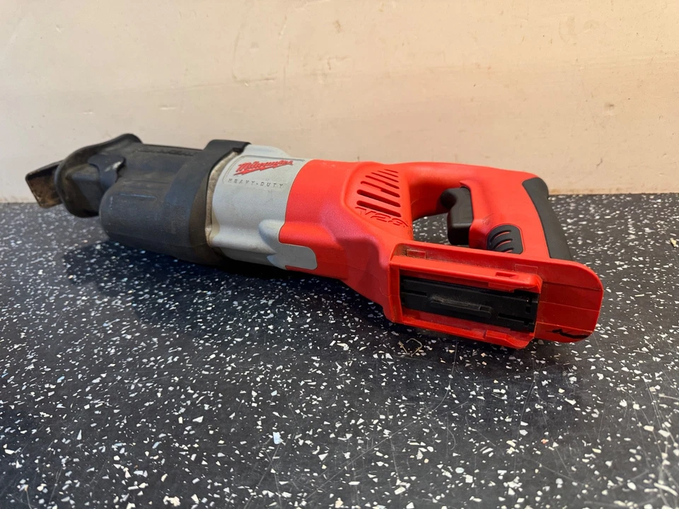 MILWAUKEE V 28 SAWZALL / RECIPROCATING SAW  28V  BARE UNIT V28SX - Image 2 of 2