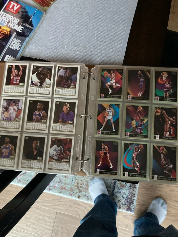 Conjunto completo de cartas 1990-91 NBA Skybox 1-423 em edição inaugural fichário - Imagem 4 de 4