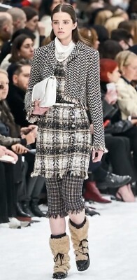 CHANEL 19K ECRU NAVY BOWN WOOL TWEED FRINGE RUNWAY JACKET 38 | eBay