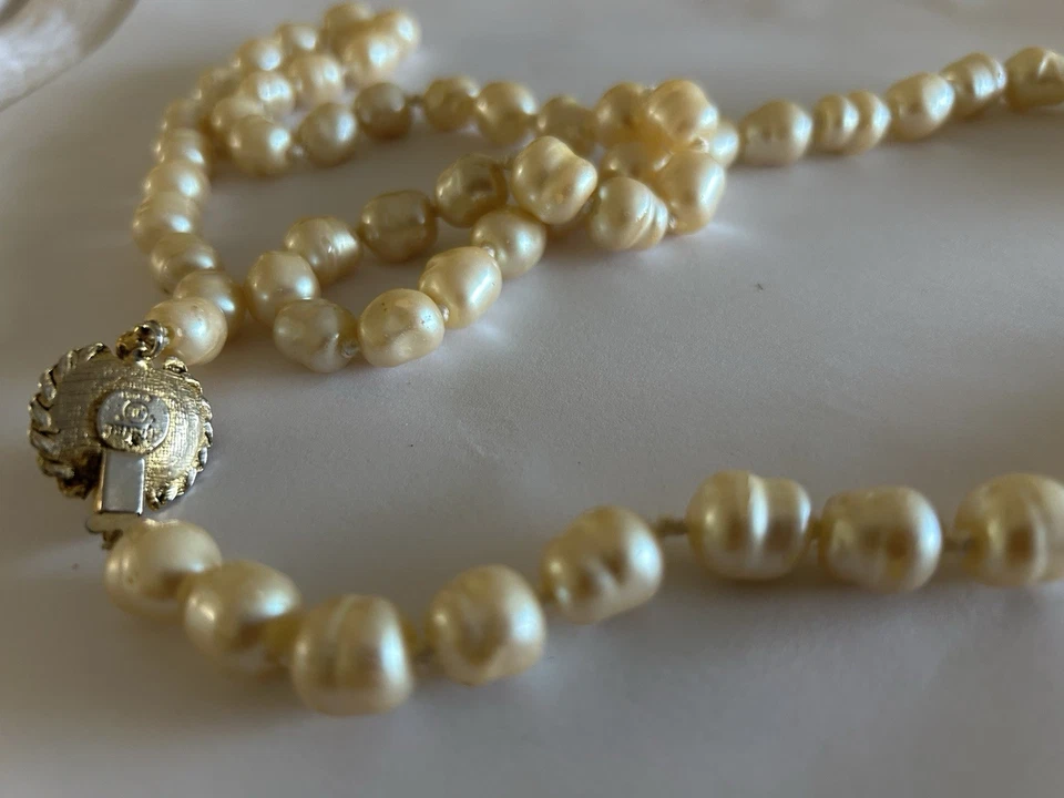 Authentic Chanel 1981 Faux Baroque Pearl Layering Beaded Women's Necklace 45" - Image 4 of 4