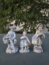 Trio de statuettes anciennes en porcelaine de Sitzendorf fin XIXe