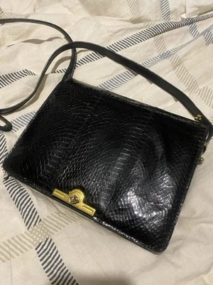 VINTAGE, ANCIEN SAC A MAIN NOIR IMITATION CROCO. - Photo 1/4