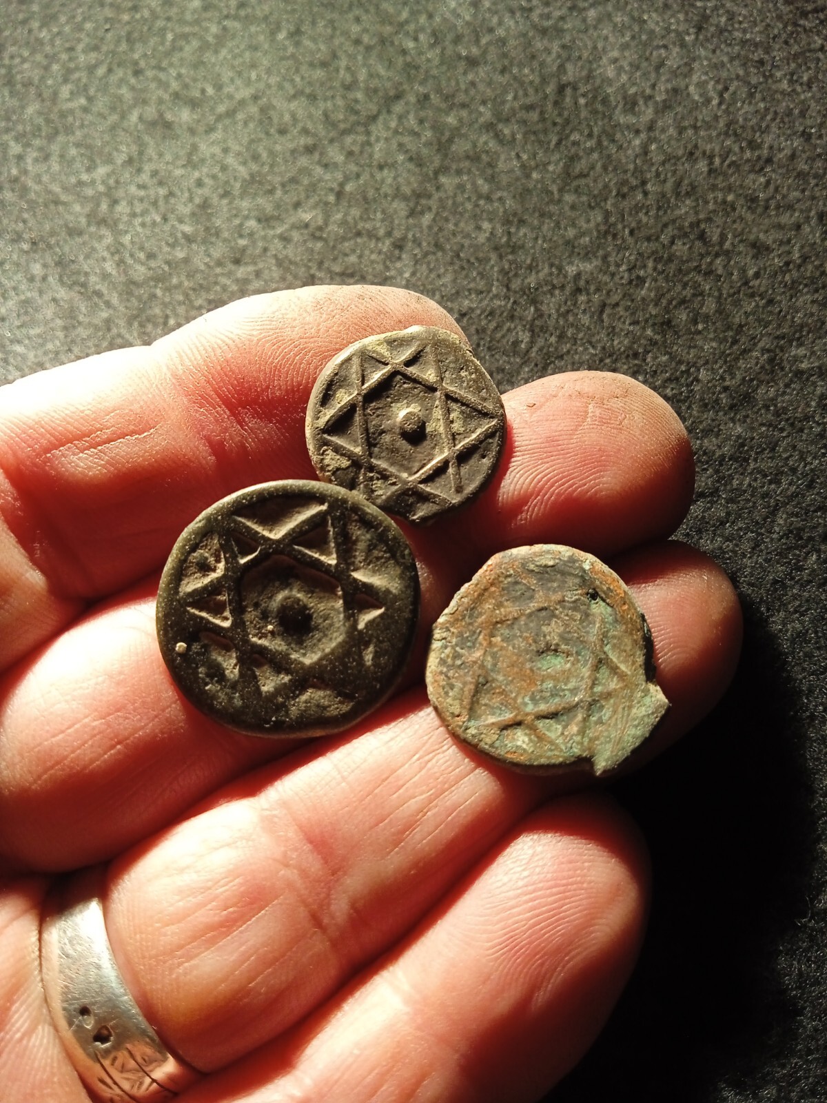 Superb lot of 3 amulet Hebrew amulet in bronze, year 1289 , nice patine,