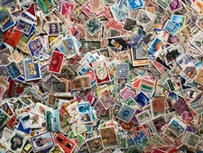 2000 STAMPS FROM AROUND THE WORLD