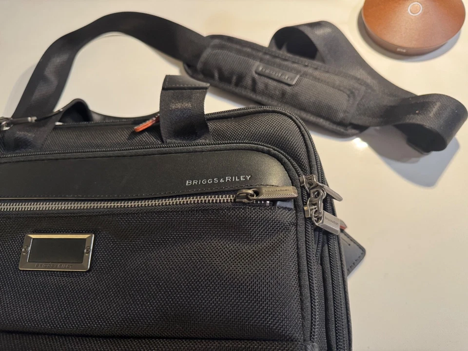 Briggs & Riley @ Work-Expandible Brief, Negro, Delgado, Modelo KB415X-4 Foto 2 de 4