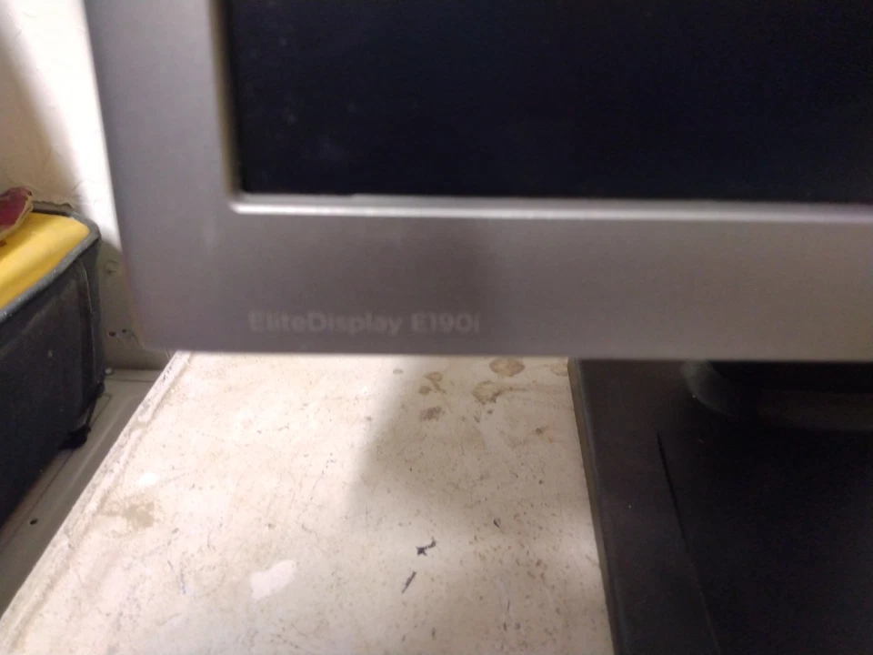 HP EliteDisplay E190i 18.9" LED Backlit LCD Monitor - Black - Image 3 of 3