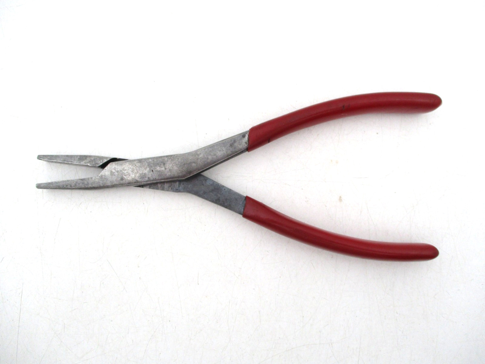 MAC TOOLS 8" Long Reach Flat Nose Pliers, Made in USA, Duck Bill, Red - M718G